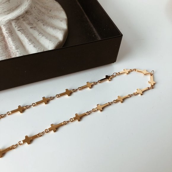 #NEW 18K Gold Plated Cross Choker Necklace - Picture 2 of 8